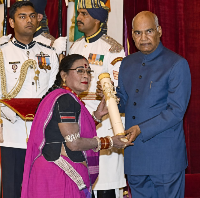 लोककला की अमर स्वर-सरिता को राजकीय सम्मानः पद्म विभूषण तीजन बाई को अश्रुपूरित विदाई